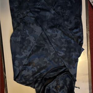 Under Armour Men's Navy Camo hoodie